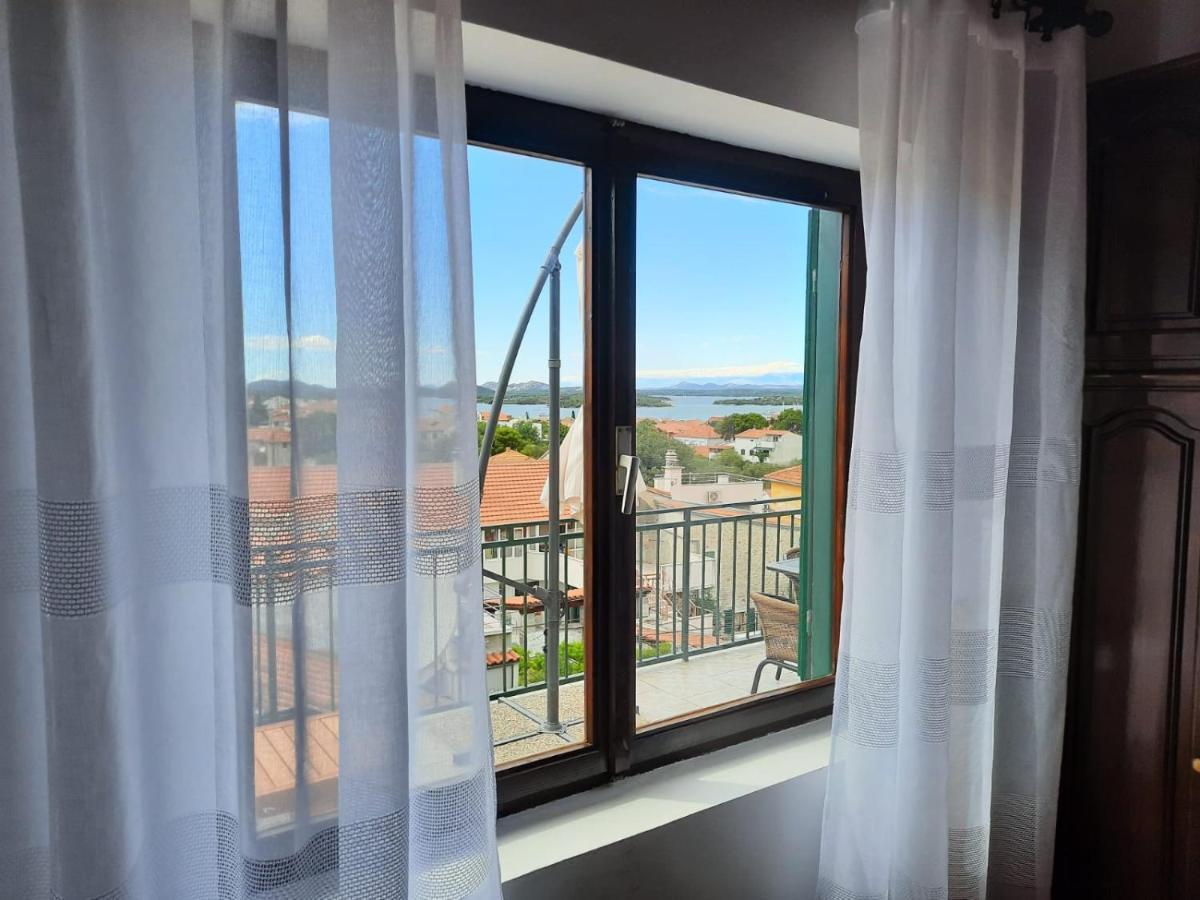 Apartment Baratula Murter Bagian luar foto