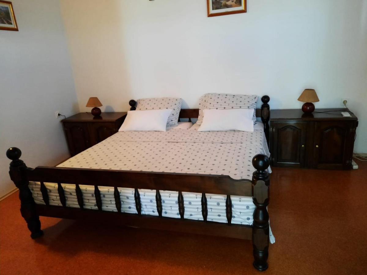 Apartment Baratula Murter Bagian luar foto