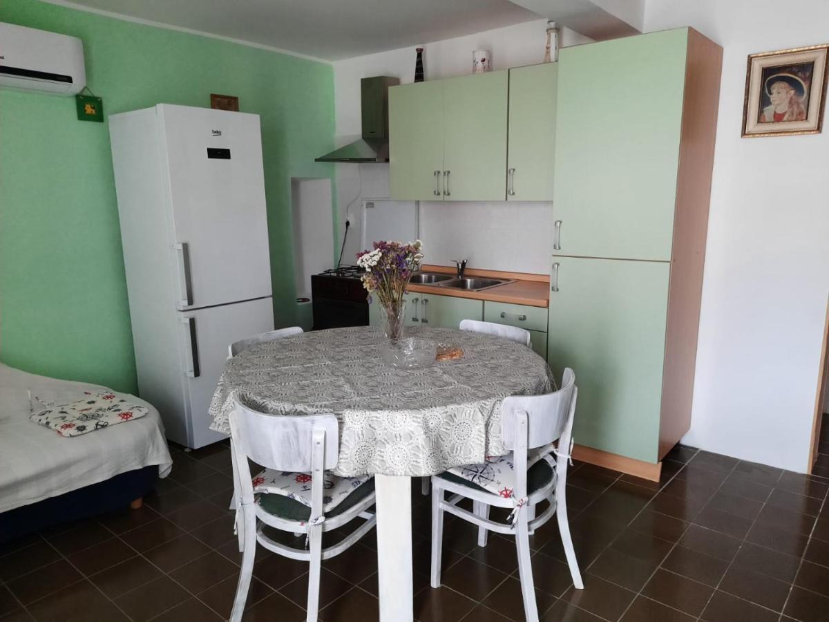 Apartment Baratula Murter Bagian luar foto