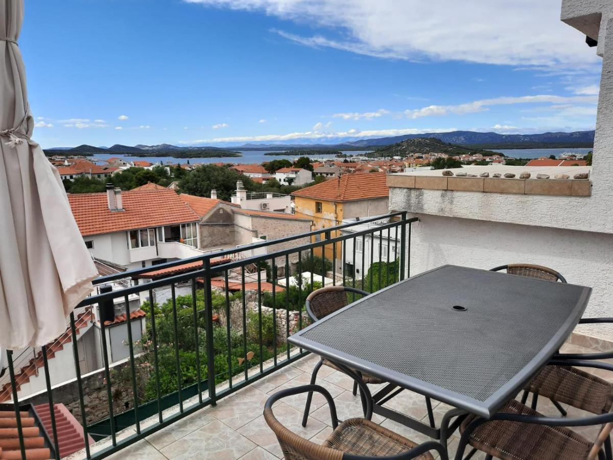Apartment Baratula Murter Bagian luar foto